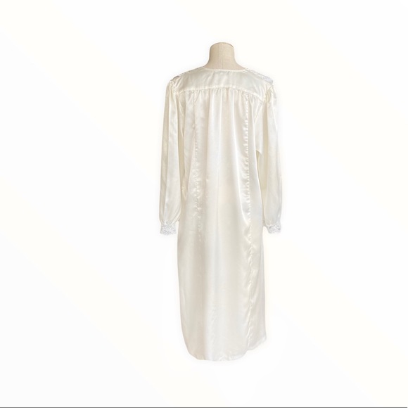 Vintage 70s/80s Christian Dior Satin and Lace Nightgown - Picture 4 of 10